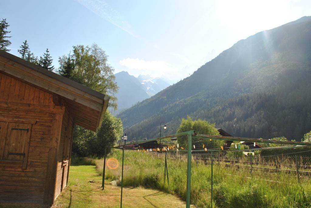 Fleur Des Neiges Hostel Chamonix Bagian luar foto
